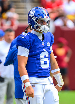 Giants QB Jaxson Dart suffered a knee injury